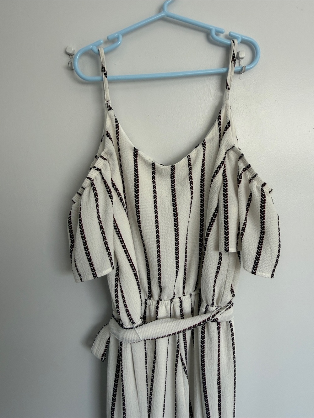 Striped White and Black Cold-Shoulder Summer Jumpsuit with Waist Tie size M - Picture 9 of 10